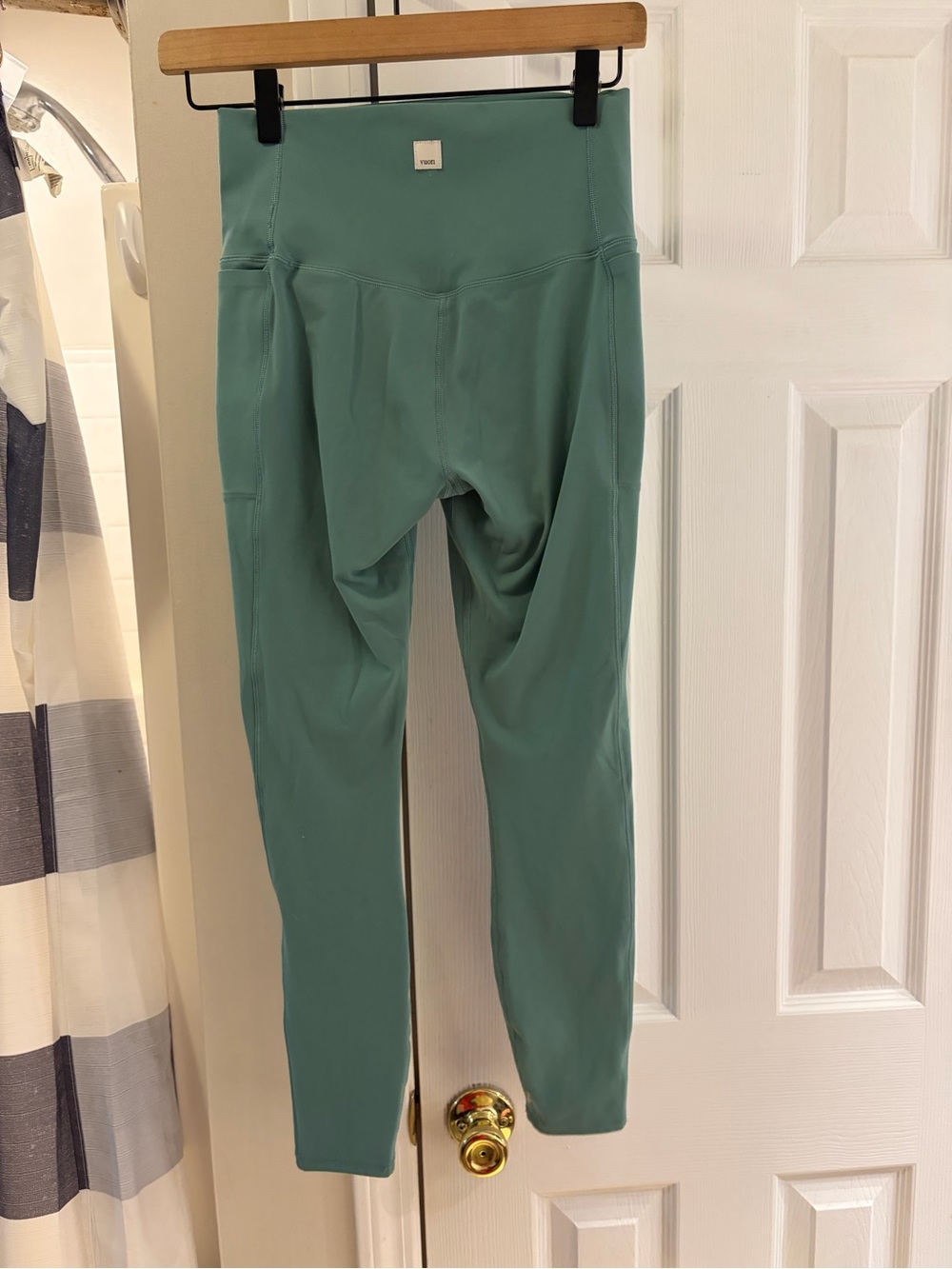 Vuori Stride Performance Leggings with pockets green small - Picture 4 of 7